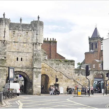 Bootham Apartment